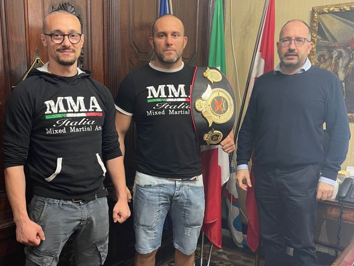 Il campione insieme al sindaco e a Loris Ruotolo