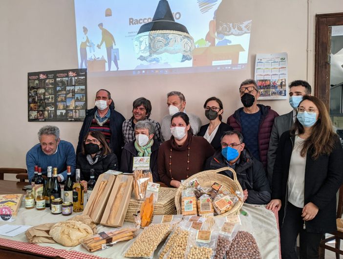 La cooperativa Rava e Fava presenta il nuovo sito con e-commerce. Nascono i "Negozi Svegli" in collaborazione con l'associazione di Serravalle La cooperativa Rava e Fava presenta il nuovo sito con e-commerce. Nascono i "Negozi Svegli" in collaborazione con l'associazione di Serravalle