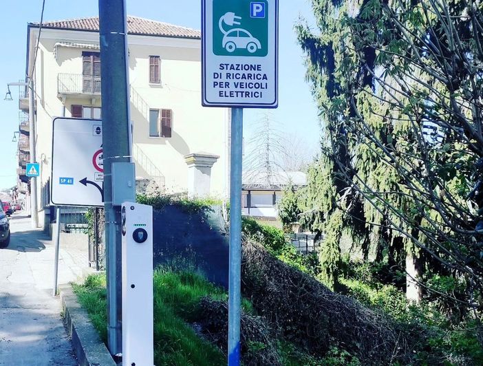 Costigliole d'Asti: attive le prime colonnine di ricarica per veicoli elettrici Costigliole d'Asti: attive le prime colonnine di ricarica per veicoli elettrici