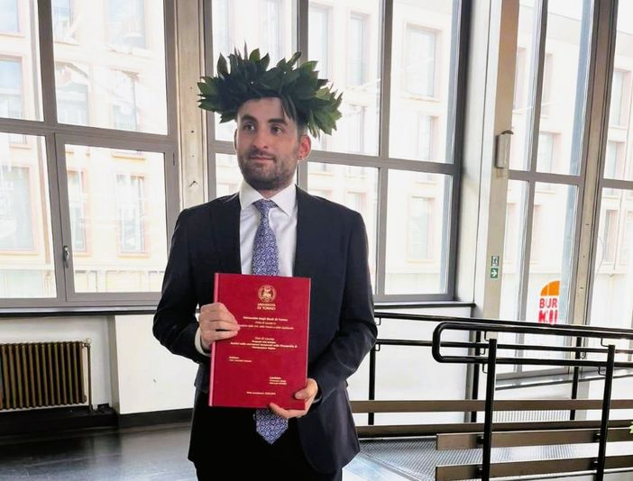 Francesco Rosso con la tesi di laurea Francesco Rosso con la tesi di laurea