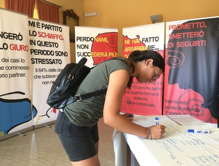 Alcuni pannelli della mostra, qui fotografati in occasione dell'esposizione a Scurzolengo