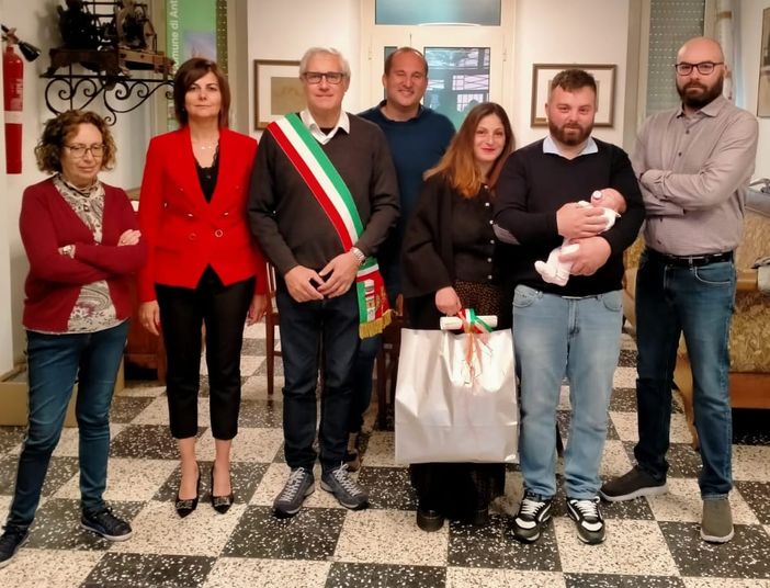 Antignano inverte la tendenza di un paese che invecchia. Festeggiata la seconda nata del 2023 Antignano inverte la tendenza di un paese che invecchia. Festeggiata la seconda nata del 2023