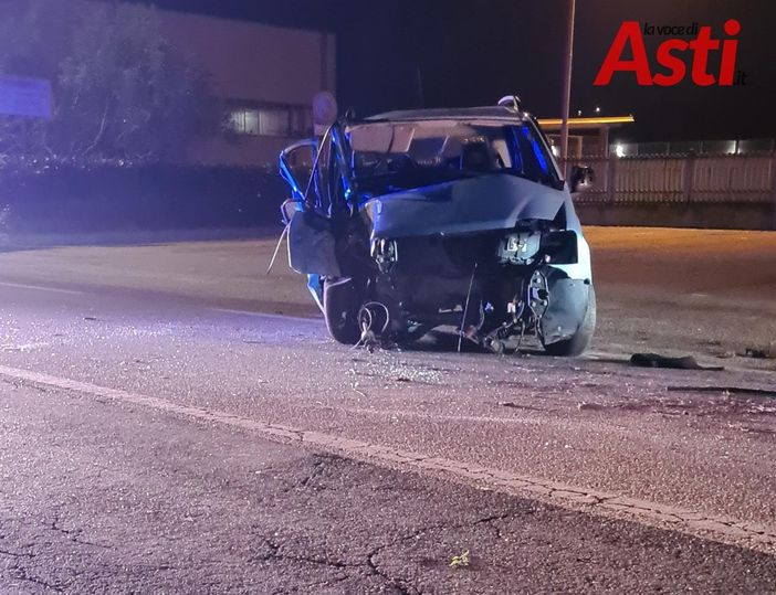 Villafranca: auto si schianta contro un platano. Ferito il conducente, in codice rosso