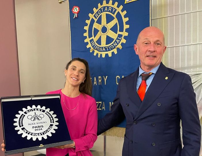 Alice Sotero ritratta con il presidente Rotary Club Paolo Marmo