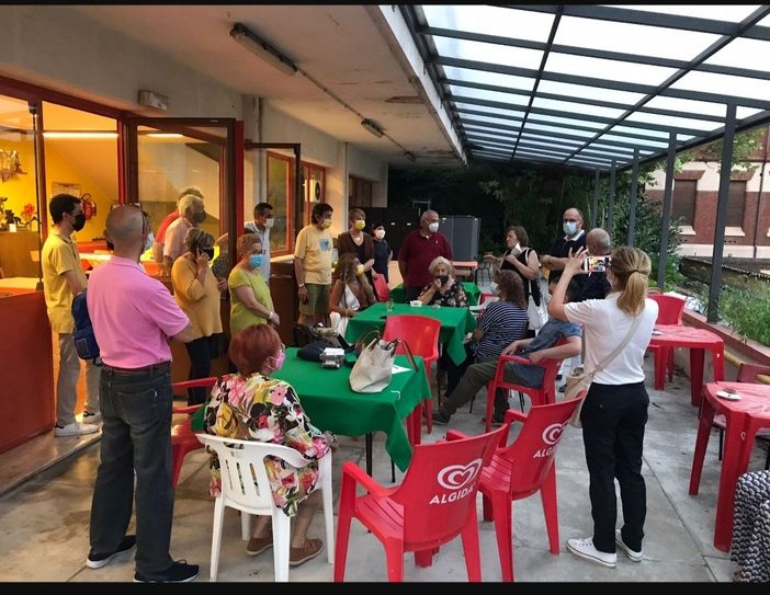 Sindaco Maurizio Rasero e assessore Mariangela Cotto in visita a un circolo cittadino