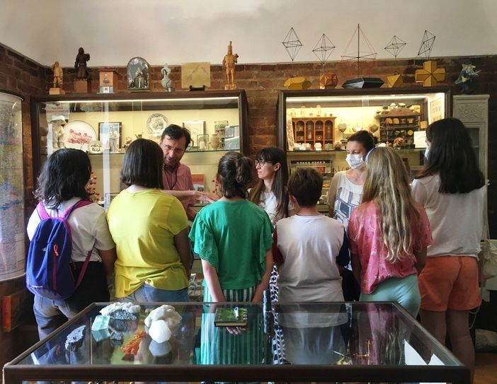 Inedita lezione per i bambini della Buonarroti: i minerali si studiano al Magmax