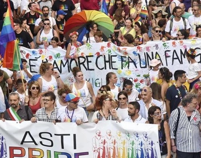 Lunedì Asti Pride e Agedo in piazza San Secondo per la Giornata Internazionale contro l’omo-lesbo-bi-transfobia Lunedì Asti Pride e Agedo in piazza San Secondo per la Giornata Internazionale contro l’omo-lesbo-bi-transfobia