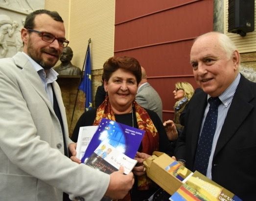 Il momento della presentazione della ricerca di Gianni Goria al ministro Bellanova