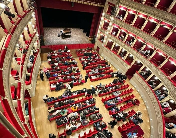 Emiliano Toso torna al Teatro Alfieri di Asti: un concerto a 432Hz per musica e solidarietà