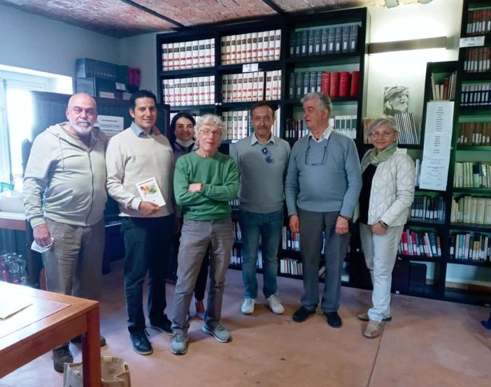 Gianfranco Miroglio ha presentato le sue "Anime" nella biblioteca di Castelnuovo Belbo