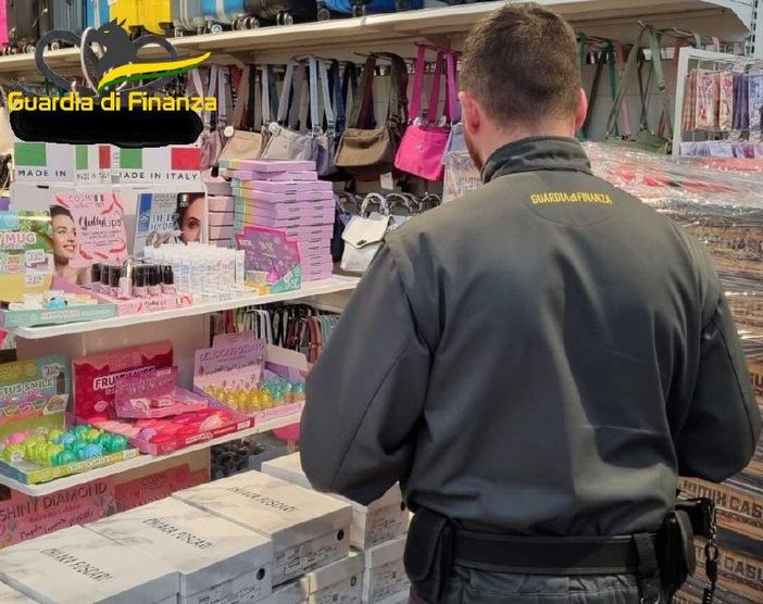 Oltre 24mila prodotti e mille calzature sequestrate dalla Guardia di Finanza di Asti