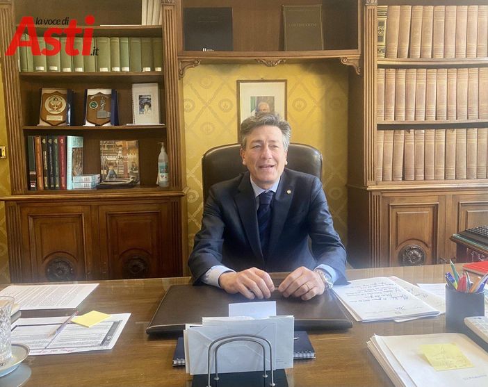 Il prefetto Ventrice nel suo studio