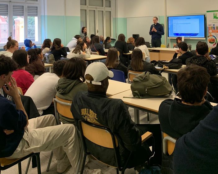 Prosegue il 'percorso di pace' tra don Volodymyr Kirylyuk e gli studenti del Castigliano