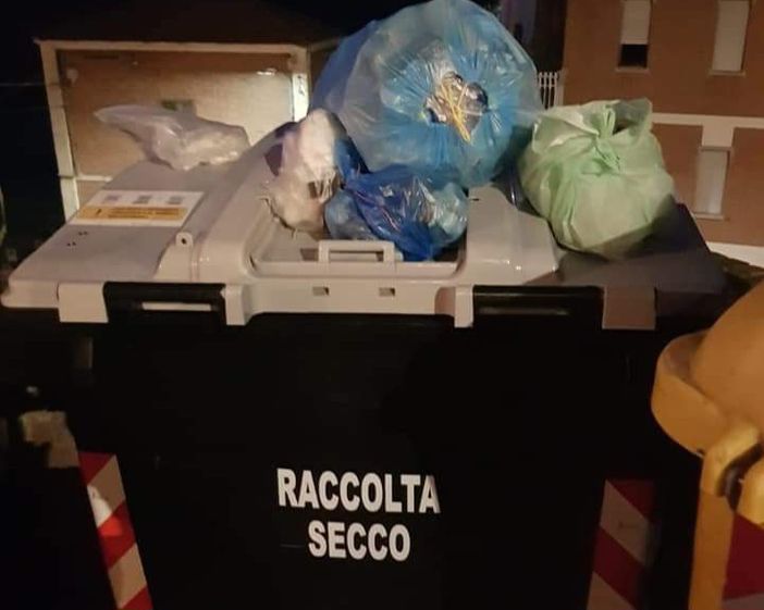 "Raccolta rifiuti a Moncalvo: da cittadino mi sono sentito bidonato" "Raccolta rifiuti a Moncalvo: da cittadino mi sono sentito bidonato"