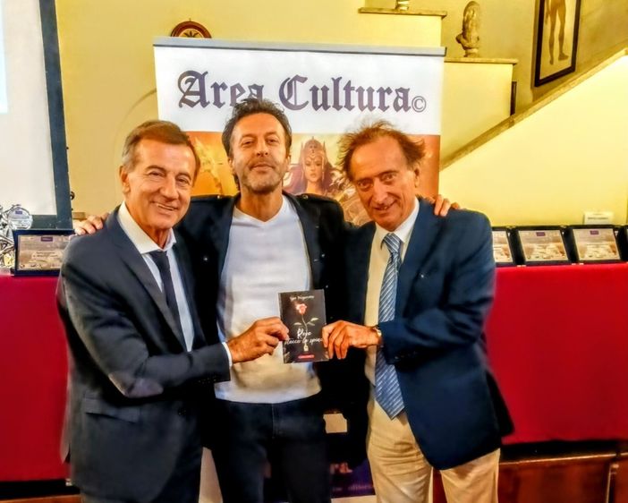 Lo scrittore astigiano Igor Nogarotto vince il premio “Libro dell’anno 2022” Lo scrittore astigiano Igor Nogarotto vince il premio “Libro dell’anno 2022”