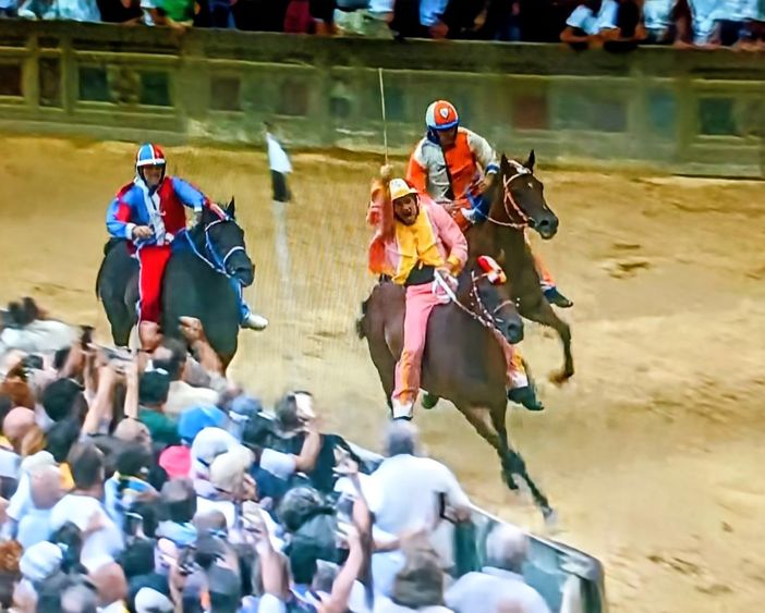 Giuseppe Zedde vince il palio dell' Assunta per Valdimontone