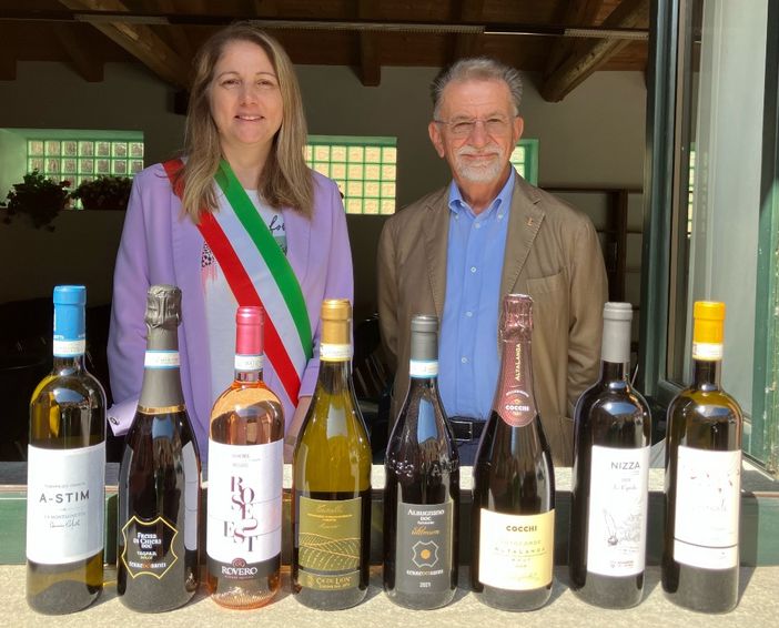 Anna Macchia e Vincenzo Gerbi con i vini vincitori