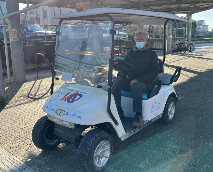 Una delle minicar elettriche in dotazione all'associazione V.A.O. Una delle minicar elettriche in dotazione all'associazione V.A.O.