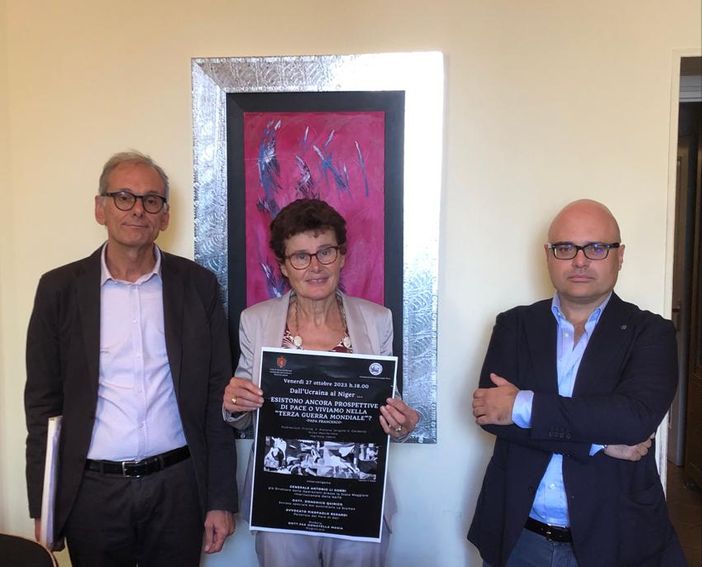 Il presidente dell'Erca Teresio Alberto, l'assessore alla Cultura di Nizza Monferrato Ausilia Quaglia e l'avvocato Giacomo Massimelli