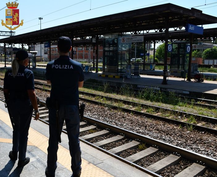 Asti: rintracciato sul treno nigeriano 24enne con un ordine di carcerazione per reato di evasione Asti: rintracciato sul treno nigeriano 24enne con un ordine di carcerazione per reato di evasione