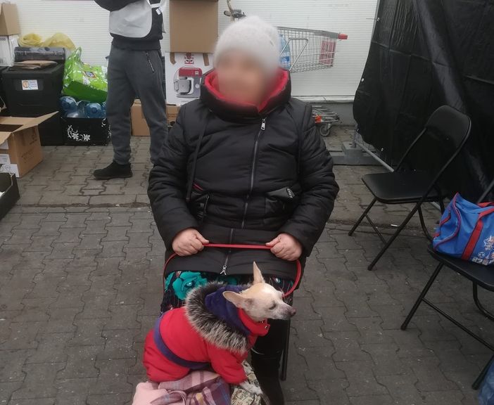 Una profuga ucraina giunta ad Asti con il suo cagnolino