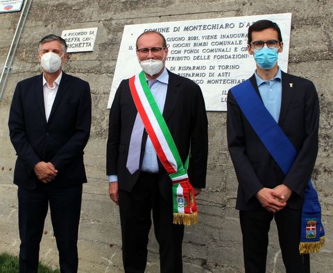 Inaugurato a Montechiaro il parco giochi inclusivo. Il mondo del Palio ha 'colorato' l'evento