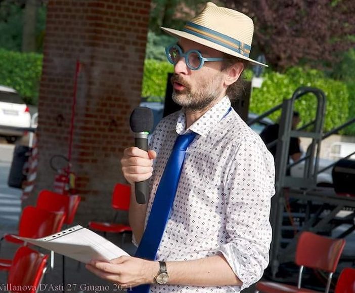 Max Ponte nel corso di un evento artistico a Villanova Max Ponte nel corso di un evento artistico a Villanova