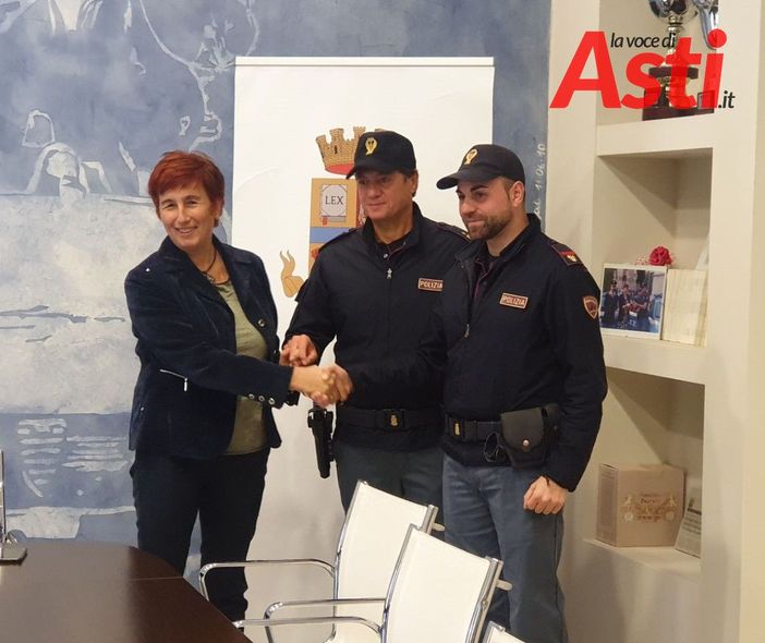 "Tirato fuori prima che crollasse un muro". Agli agenti delle Volanti intervenuti a Revignano i complimenti del Questore di Asti