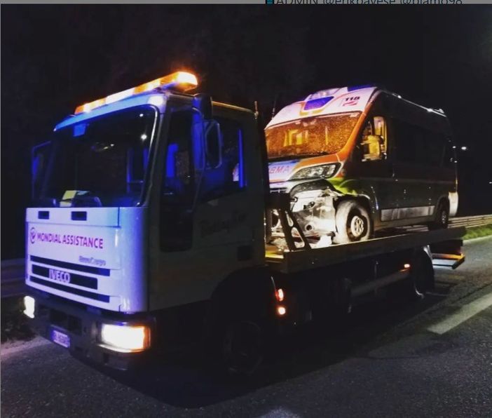 La Croce Verde di Mombercelli chiede aiuto per riportare in strada l'ambulanza danneggiata dai cinghiali
