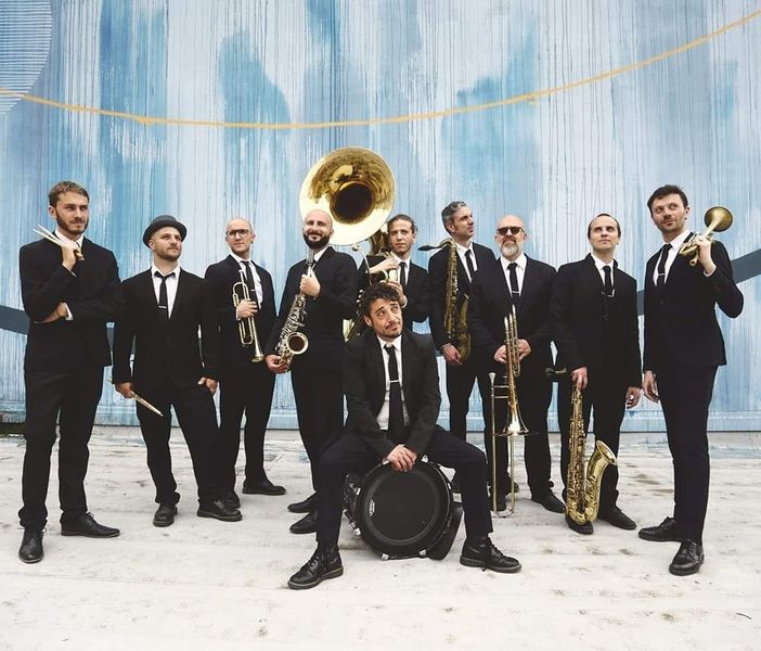 Sabato 30 novembre allo Spazio Kor arriva la Bandakadabra con "Figurini", il nuovo spettacolo comico-teatral-musicale Sabato 30 novembre allo Spazio Kor arriva la Bandakadabra con "Figurini", il nuovo spettacolo comico-teatral-musicale