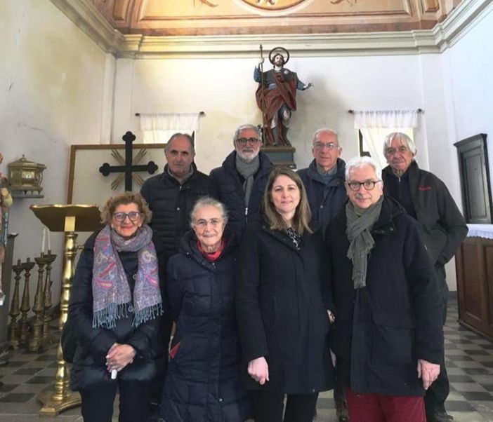 Il sindaco Macchia e i volontari nella chiesa di San Rocco