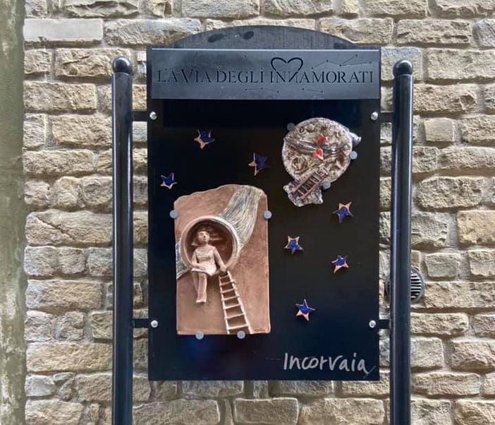 Una delle installazioni artistiche della Sternia canellese, percorso interamente dedicato agli innamorati