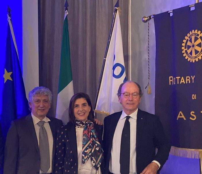 Manuela Furnari protagonista della conferenza su Paolo Conte organizzata dal Rotary Manuela Furnari protagonista della conferenza su Paolo Conte organizzata dal Rotary