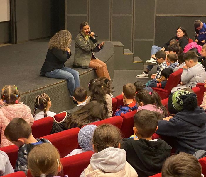 L'assessore Bologna ritratta nel corso dell'incontro con i ragazzi delle Primarie L'assessore Bologna ritratta nel corso dell'incontro con i ragazzi delle Primarie