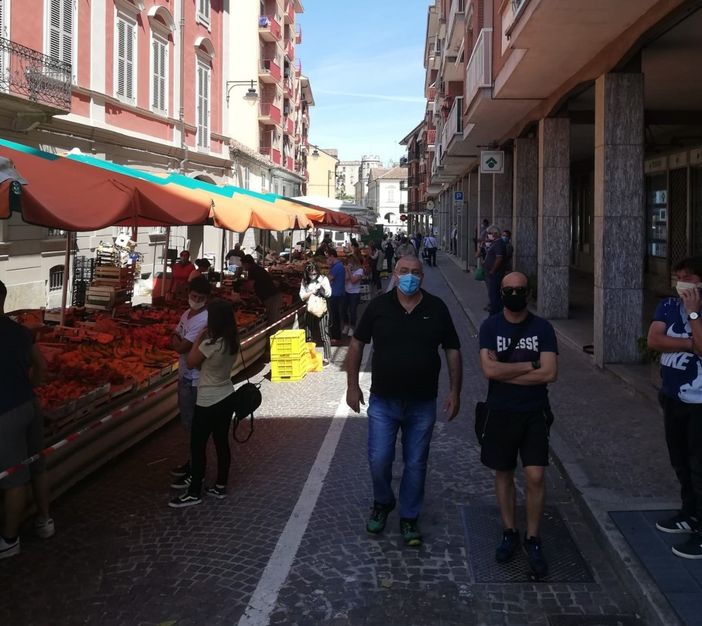 Costigliole d’Asti: svolgimento in piena sicurezza per il primo mercato della “fase 2” Costigliole d’Asti: svolgimento in piena sicurezza per il primo mercato della “fase 2”