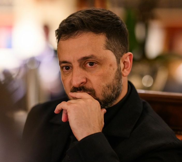 Zelensky “Oggi condivideremo piano di pace rivisto con Usa”