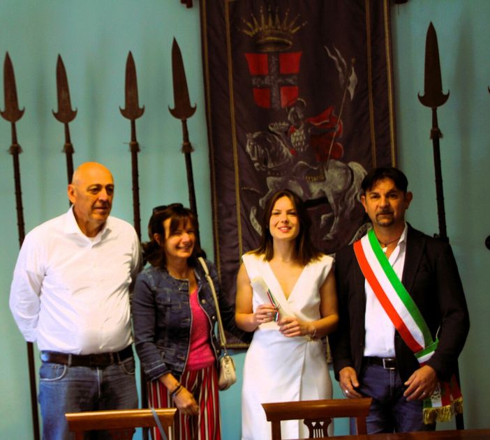 Da damigella del Palio a una laurea con 100: Noemi Cocchi premiata a Montechiaro Da damigella del Palio a una laurea con 100: Noemi Cocchi premiata a Montechiaro