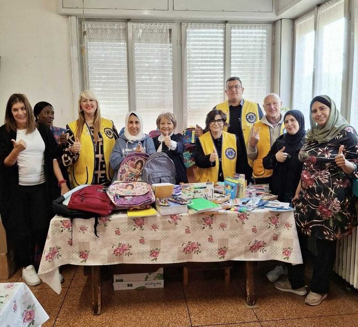 Il Lions Club Alfieri dona materiale scolastico alla Casa della Donna e del Bambino