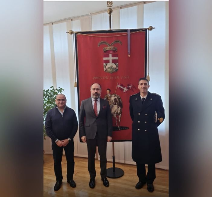 il presidente della Provincia Rasero con (a destra) il col. Gerbaldo e il consigliere Calogero Mancuso il presidente della Provincia Rasero con (a destra) il col. Gerbaldo e il consigliere Calogero Mancuso