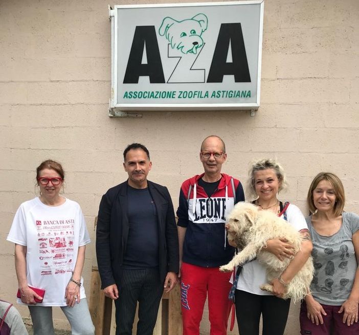 L'assessore Giacomini con alcuni volontari dell'AZA