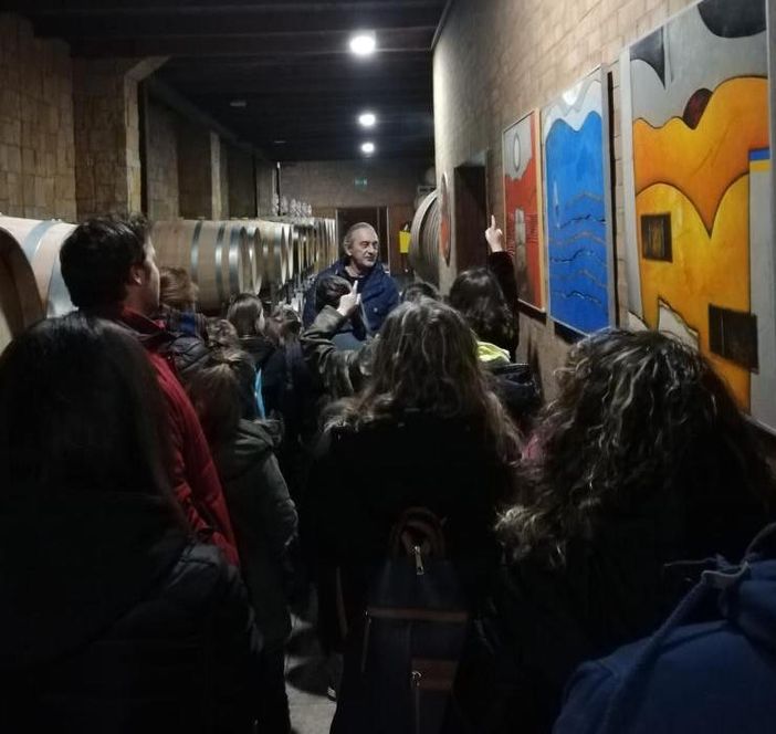 I piccoli pittori della biblioteca Monticone di Canelli in visita alla mostra di Giancarlo Ferraris