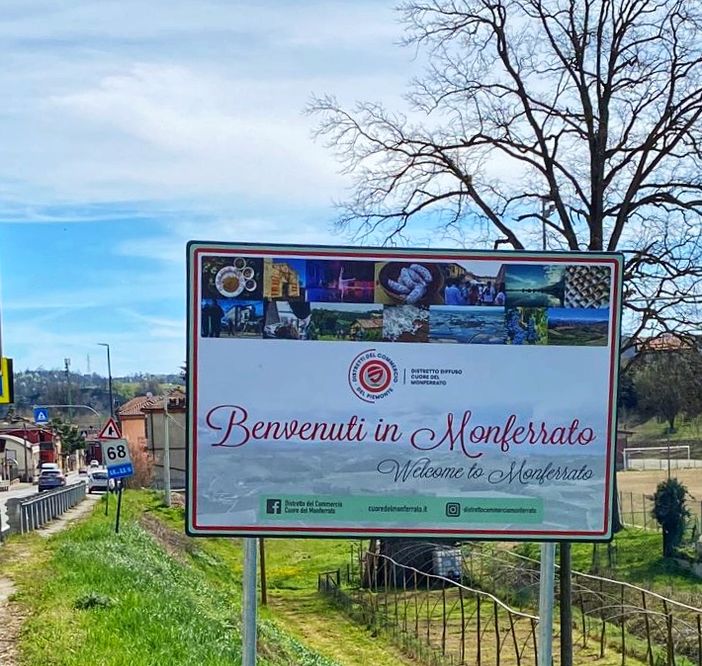 Il cartello posizionato a Castello di Annone Il cartello posizionato a Castello di Annone