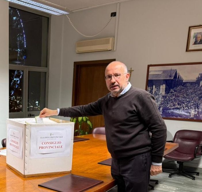 Il presidente Rasero ieri al voto Il presidente Rasero ieri al voto