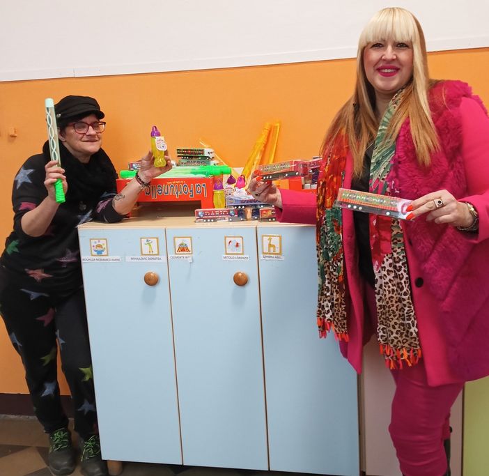 Generoso dono per i bimbi della materna "Babylandia" e dell'asilo "Pascoli" Generoso dono per i bimbi della materna "Babylandia" e dell'asilo "Pascoli"