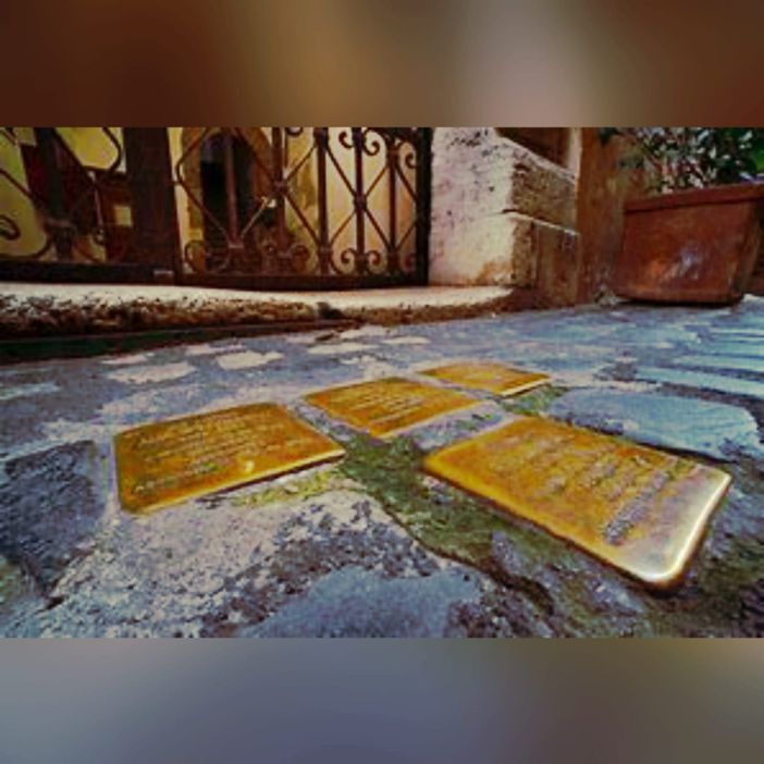 Asti avrà venti pietre d'inciampo grazie a un contributo straordinario all'Israt . A dicembre corsi di informazione per insegnanti Asti avrà venti pietre d'inciampo grazie a un contributo straordinario all'Israt . A dicembre corsi di informazione per insegnanti