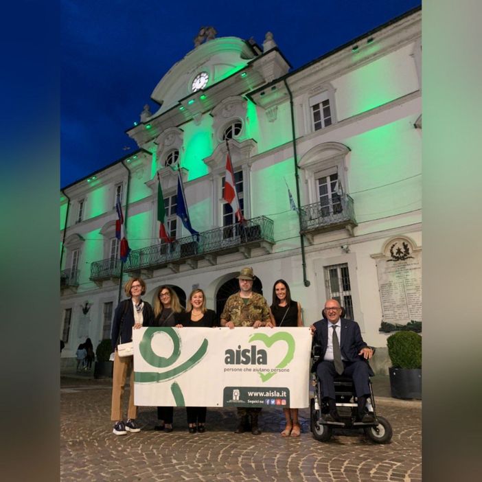 Il Municipio di Asti illuminato di &quot;verde Aisla&quot; in una precedente edizione della Giornata