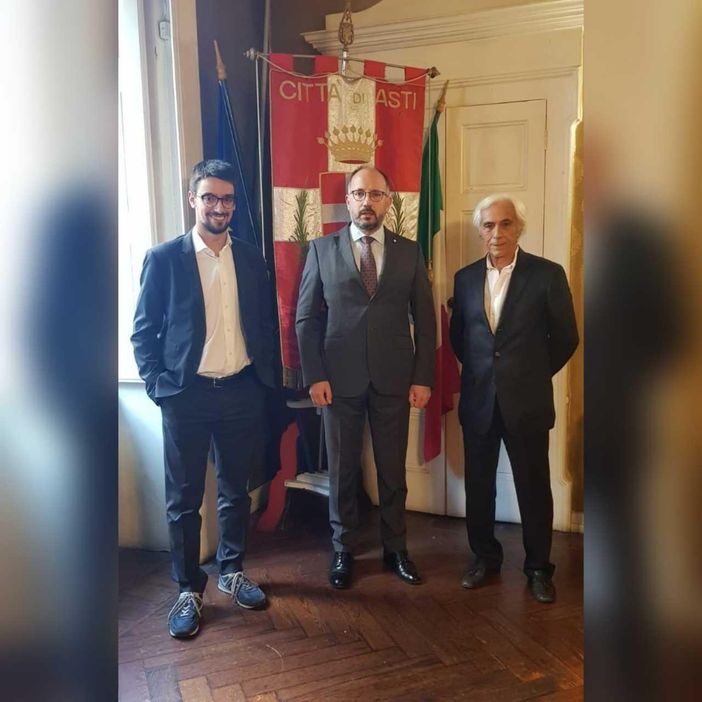 Garrone (a sinistra nella foto) e Trombetta, ritratti con il sindaco Rasero