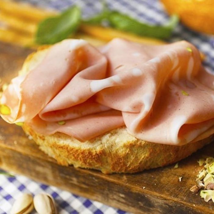 Allarme allergeni in un lotto di mortadella “L’Antica Magnolia Ferrarini"