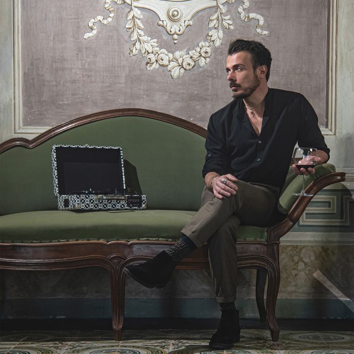 La canzone di un alessandrino suona anche le atmosfere di Castell'Alfero La canzone di un alessandrino suona anche le atmosfere di Castell'Alfero