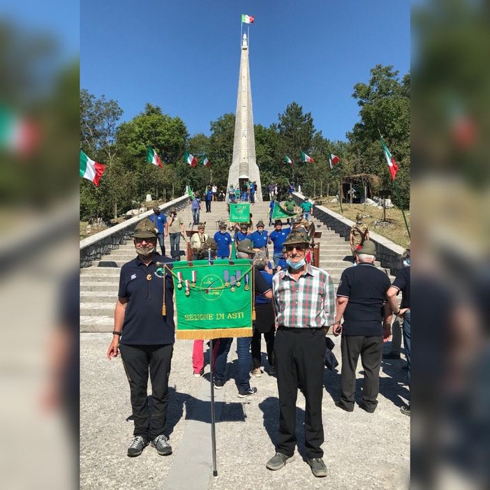 Anche gli alpini di Asti hanno festeggiato i 100 anni della sezione di Udine sul monte Bernadia